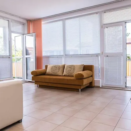 Apartment Tedi *